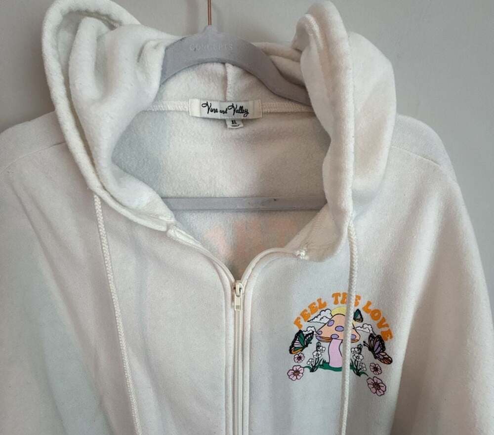 Vine and Valley Zip Up Hoodie Size XL White Feel The Love